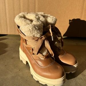 SOREL Joan FRWD Cozy Boots